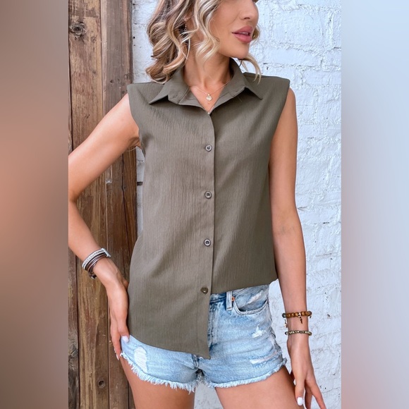 Collared Neck Sleeveless Shirt - Picture 5 of 6